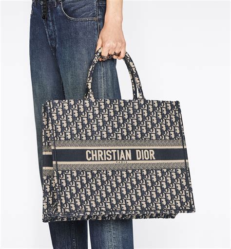 dior book tote gebraucht|christian Dior tote bag prices.